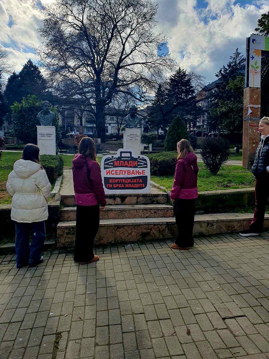 Analytica Think tank tweet media