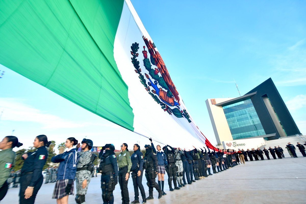 RomanCepeda's tweet photo. Junto con el general Juan Carlos Quiroz Muñoz, comandante de la Sexta Zona Militar, iniciamos la semana con la ceremonia de Izamiento de Bandera, en el marco de la campaña “Febrero, Mes del Ejército y Fuerza Aérea Mexicanos”. https://t.co/a3umRAoHSX