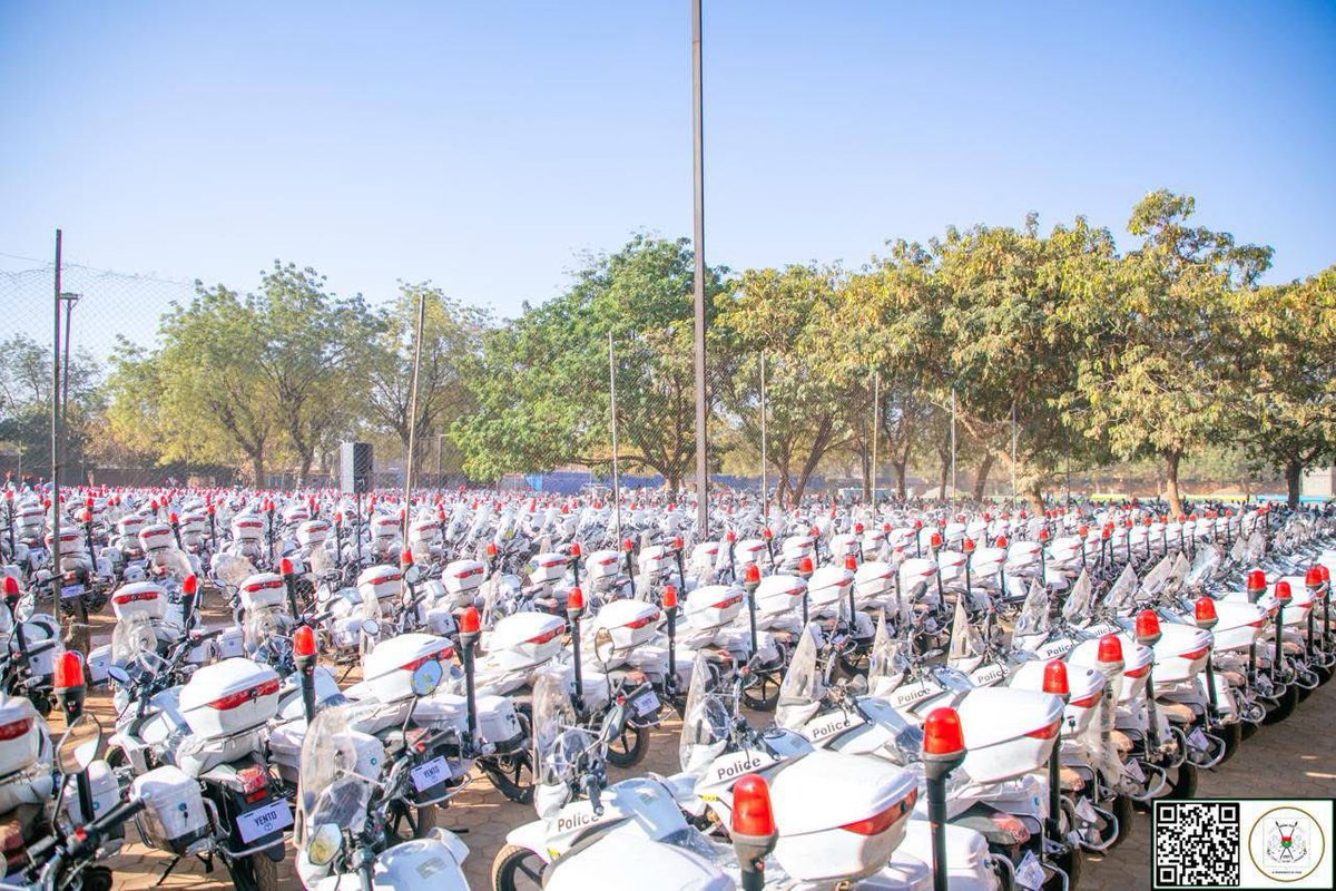 marcus_herve's tweet photo. 🛑🇧🇫- Captain Ibrahim Traore handed over 2000 motorbikes of the National Police. https://t.co/lfa8fgHRia