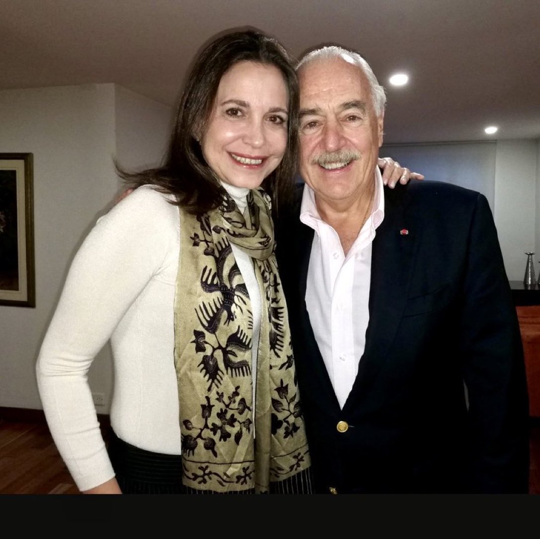 RoiLopezRivas's tweet image. Aquí con el pedófilo @AndresPastrana_ quien viajó más de 39 veces a la isla de Epstein.
