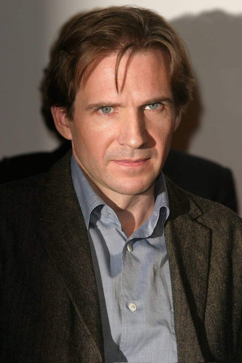 ralphater's tweet image. daily rafe picture #135

during 'schindler's list' dvd release at universal studios, california (march 3, 2004)