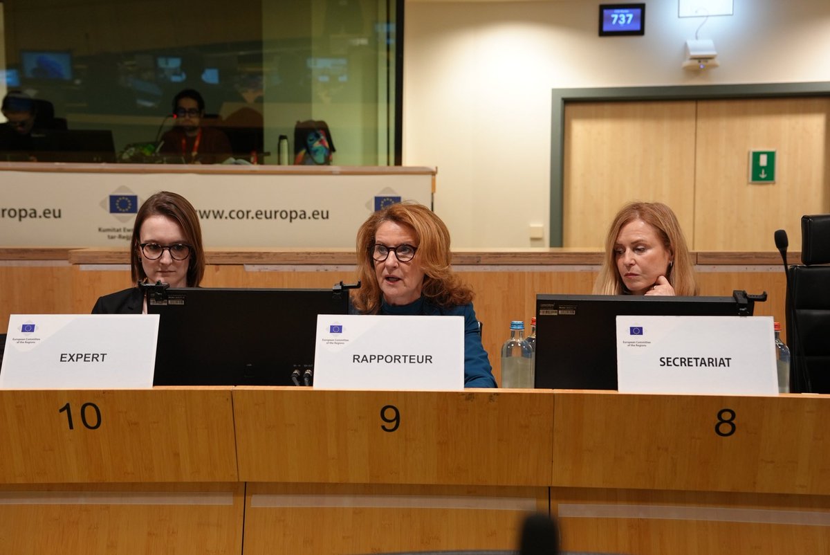 PES_CoR's tweet image. Children shouldn’t have to navigate online harms alone.
At the @EU_CoR, our group is pushing for stronger protection of minors in the digital sphere, building on what cities and regions already do on the ground.

🎙 Intervention by @HeikeRaab 
📍 #SEDEC