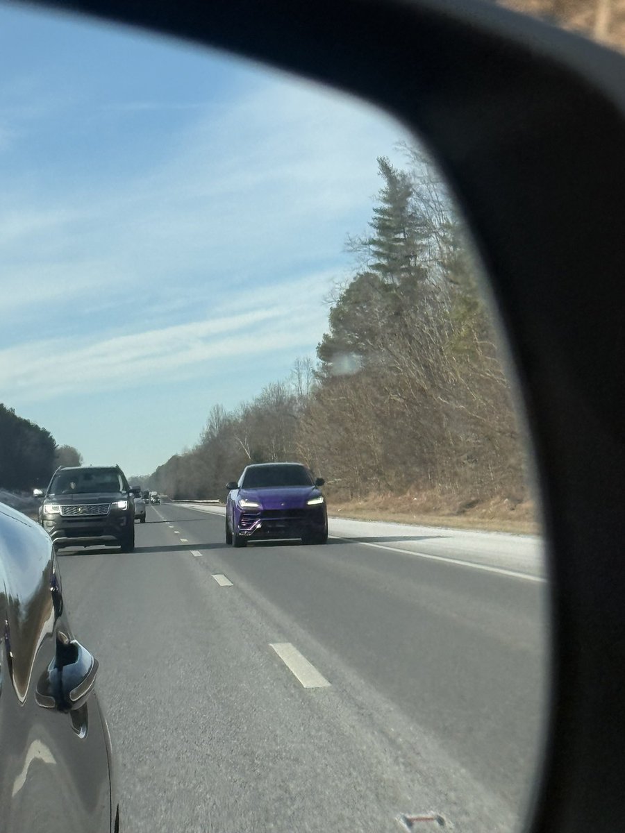 that_oddkid's tweet photo. Niggas will see something out of the ordinary on their weekly routine and consider it a sign from god, I think it’s dumb 
But anyway, I see a lambo urus on the hw today, I think it’s a sign from god https://t.co/XI1BpEdA8p