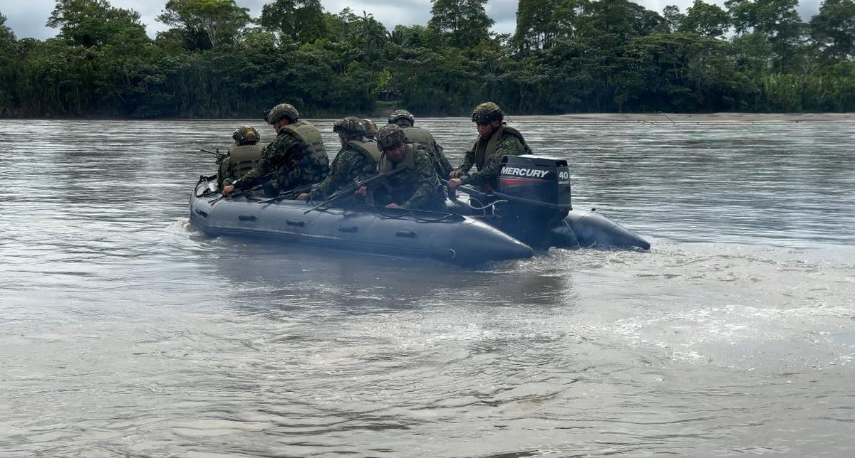 FuerzasMilCol's tweet photo. (2) Además, la financiación de los grupos armados organizados que delinquen en la zona, se ha golpeado con contundencia ataques directos a la explotación ilícita de yacimientos mineros, logrando la intervención de 39 refinerías ilegales, 24 unidades de minería ilegal y 46 válvulas para la extracción ilícita de hidrocarburos.