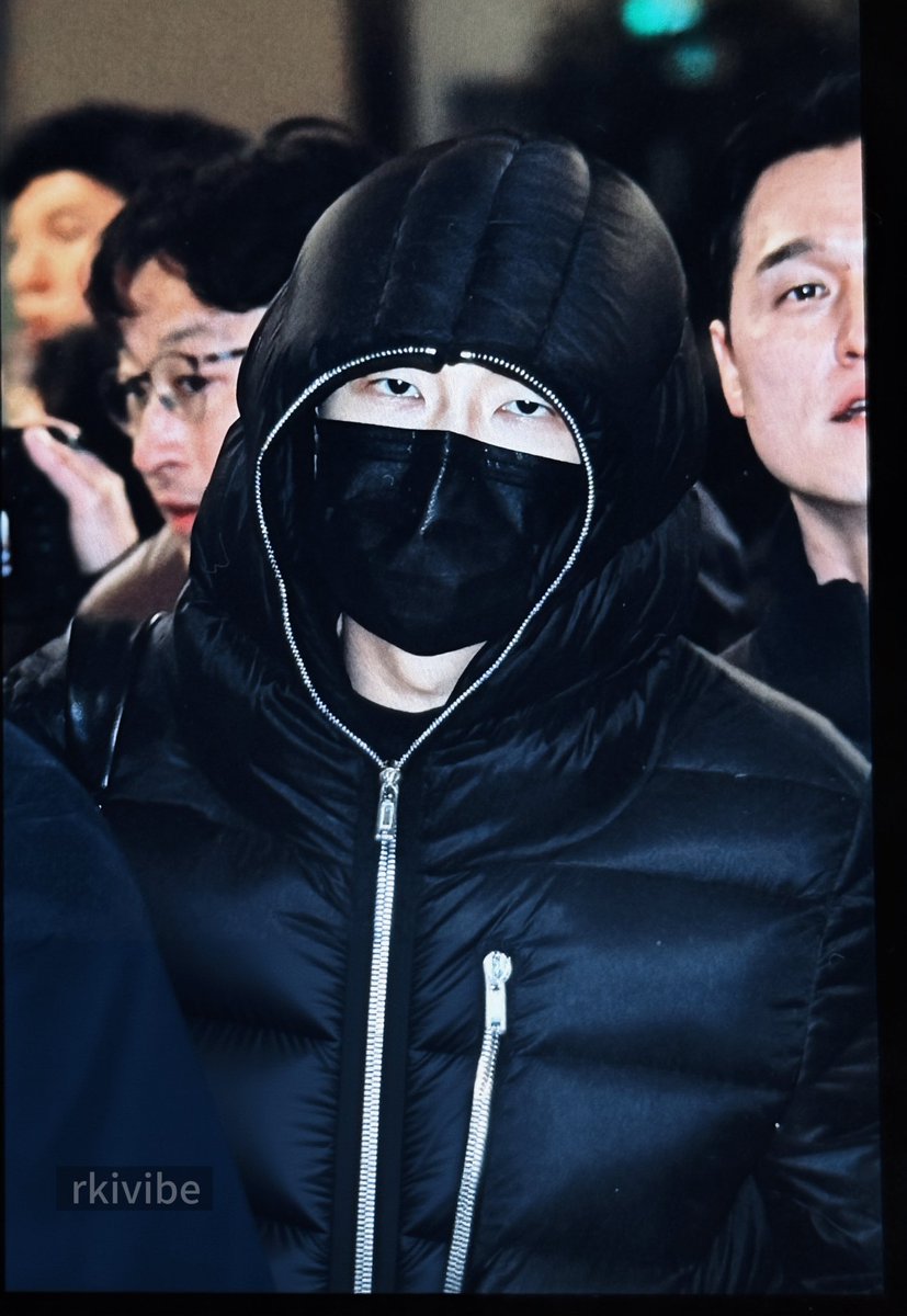 rki_vibe613's tweet photo. 260202 𝑷𝒓𝒆 📷

잘 다녀 주나…✈️

#방탄소년단 #BTS 
@BTS_twt

#김남준 #남준 #RM #알엠 https://t.co/Af20vgOWwi