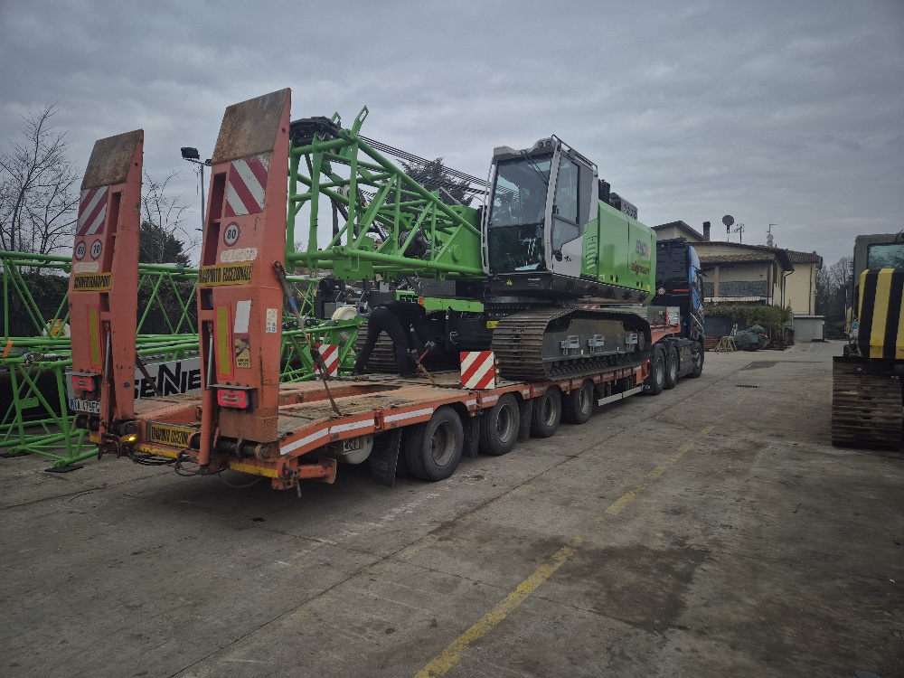 Sennebogen  640 HD  gru cingolata / escavatore idraulico da 40 ton , toccata e fuga  arrivata dalla GErmania e rispedita subito in Sicilia 😀😀