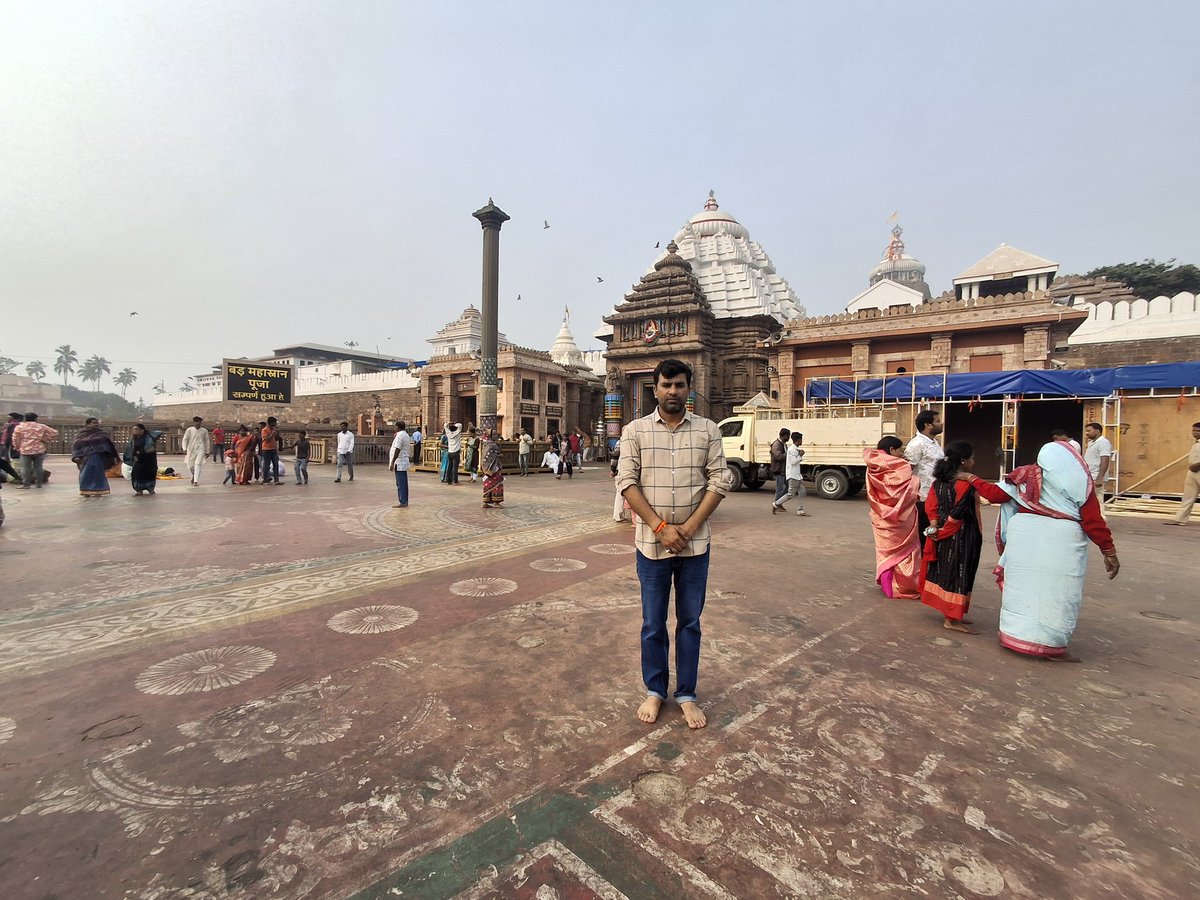 itssammi199's tweet photo. नीलांचल निवासाय नित्याय परमात्मने। 
बलभद्र सुभद्राभ्याम् जगन्नाथाय ते नमः। https://t.co/YUGn2QpVgY