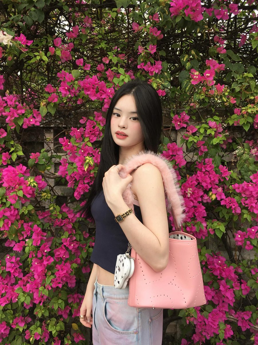 allypics_'s tweet photo. 02/02/2026 allynitibhon instagram update
" Grab your Valentine's treat this 4 FEB (12:00) @ rallymovement 💘
#RallyLoopBagValentinesLimited
#RallyLoopBag
#RallyMovement "
#ALLY #allynitibhon #แอลลี่ https://t.co/jD2aWPAtWF