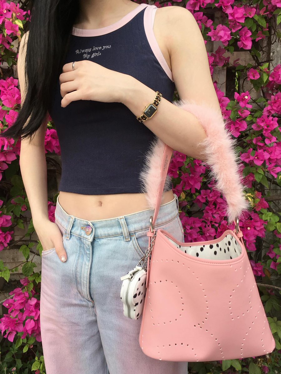 allypics_'s tweet photo. 02/02/2026 allynitibhon instagram update
" Grab your Valentine's treat this 4 FEB (12:00) @ rallymovement 💘
#RallyLoopBagValentinesLimited
#RallyLoopBag
#RallyMovement "
#ALLY #allynitibhon #แอลลี่ https://t.co/jD2aWPAtWF