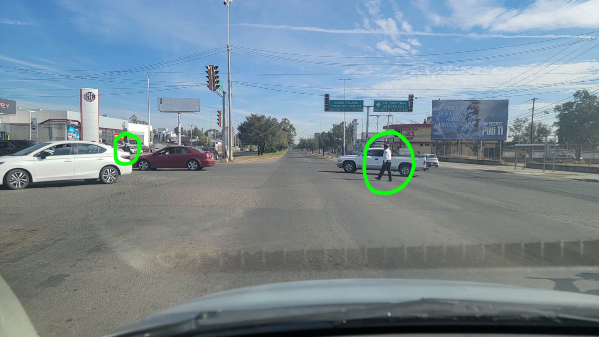 Oye por pura seguridad, digo si se piensa en seguridad ponle a tus agentes equipo visible, imposible verlos de lejos. <a href="/DurangoCap/">Municipio de Durango</a> <a href="/DMSPDGO/">DMSP DGO</a>