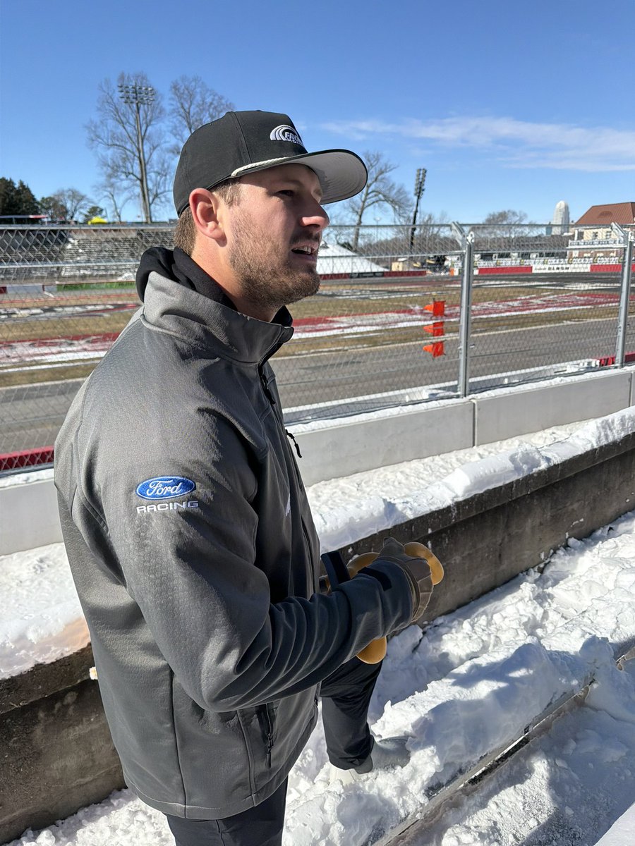 chris8video's tweet image. Great to see @StenhouseJr and @ToddGilliland_ come out to Bowman Gray to help remove snow so fans can enjoy THE CLASH Wednesday! #NASCAR #CookOutClash