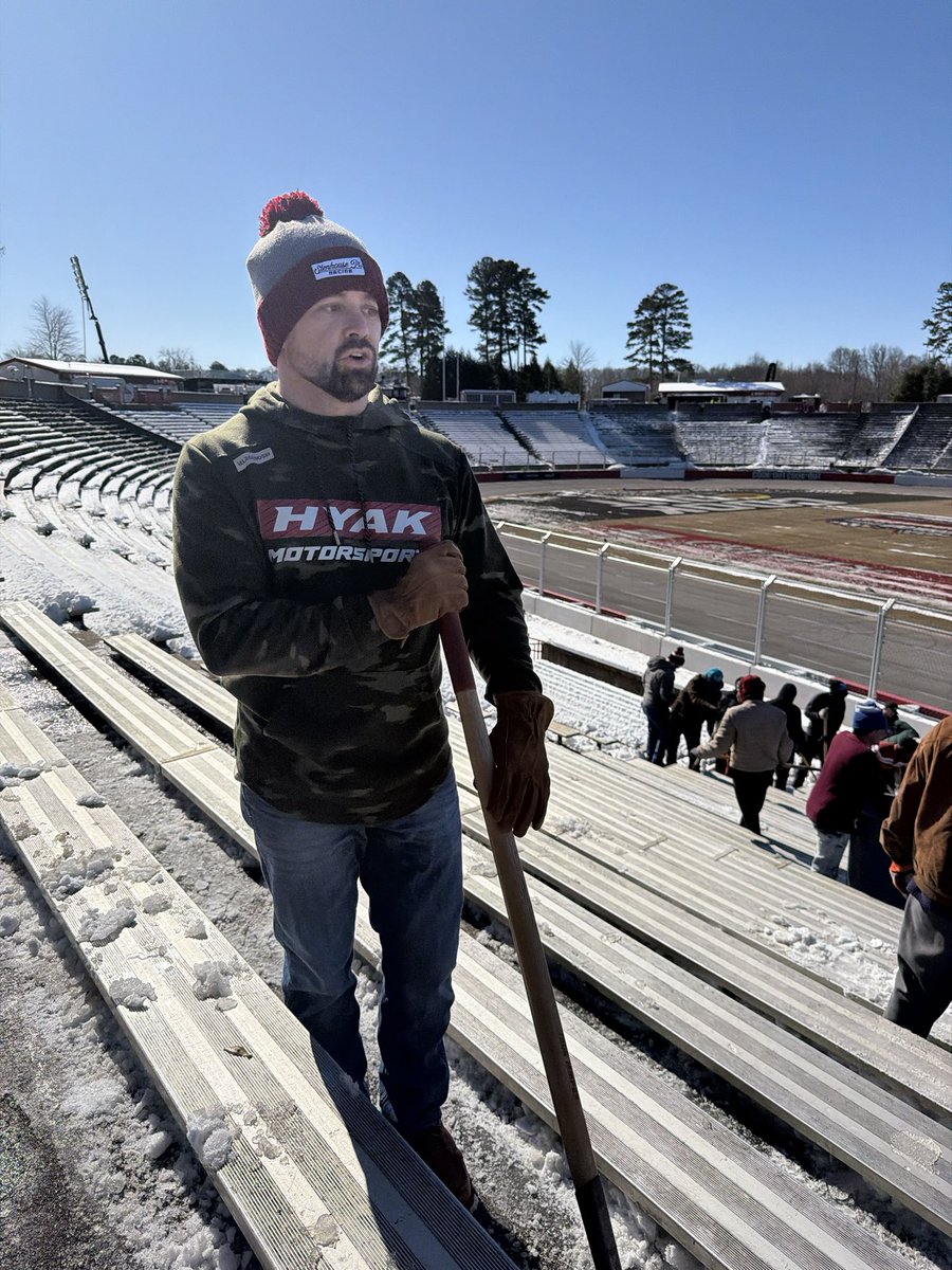 chris8video's tweet image. Great to see @StenhouseJr and @ToddGilliland_ come out to Bowman Gray to help remove snow so fans can enjoy THE CLASH Wednesday! #NASCAR #CookOutClash