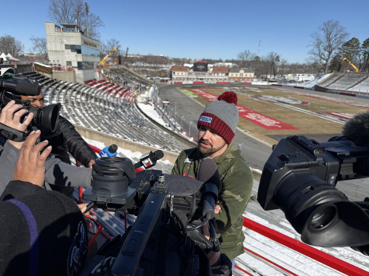 chris8video's tweet image. Great to see @StenhouseJr and @ToddGilliland_ come out to Bowman Gray to help remove snow so fans can enjoy THE CLASH Wednesday! #NASCAR #CookOutClash