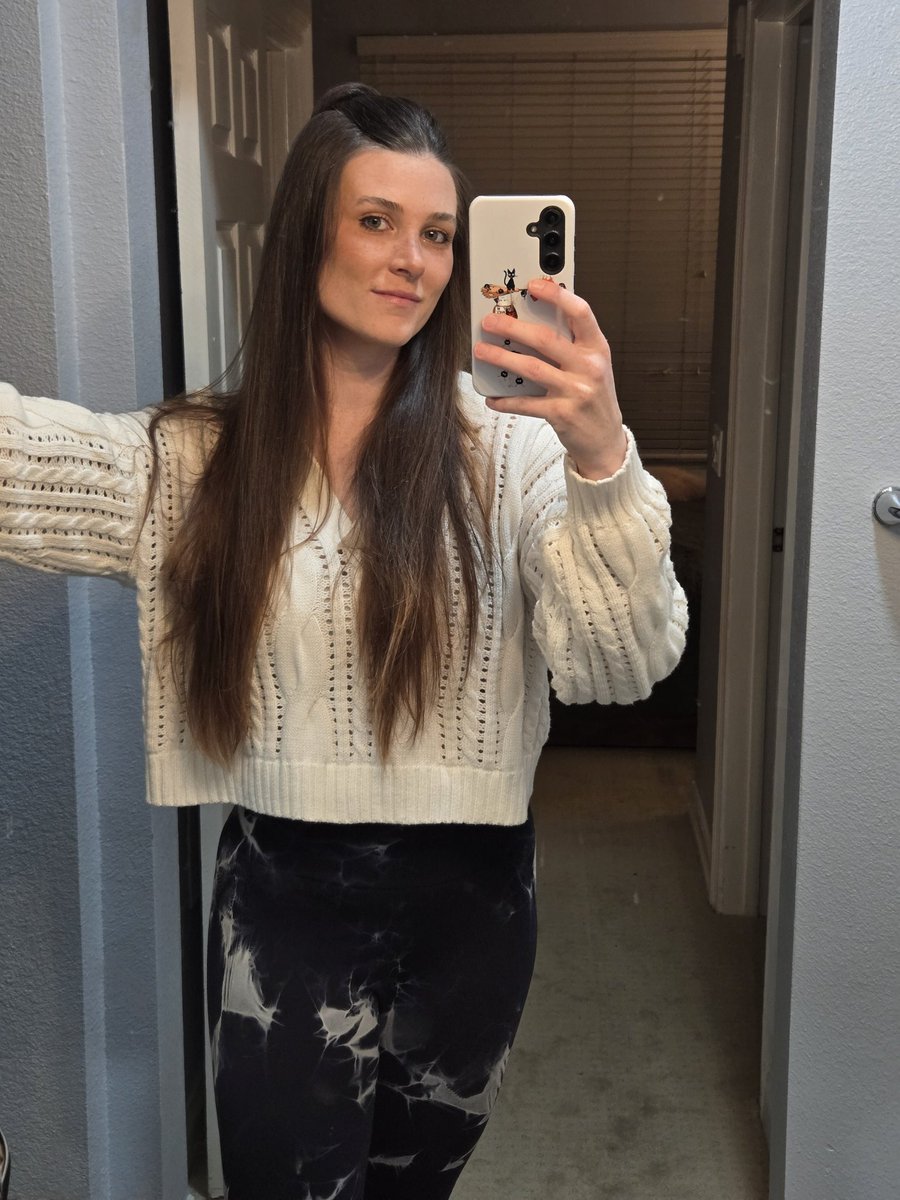 WATCHHOLLIE tweet media