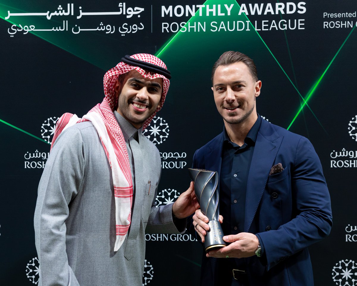 ماتياس يايسله 🇩🇪

يتسلم جائزة أفضل مدرب في شهر يناير 🌟

الجائزة مقدمة من مجموعة روشن <a href="/Roshnksa/">ROSHN Group | مجموعة روشن</a> 🎖️

#دوري_روشن_السعودي | #للجماهير