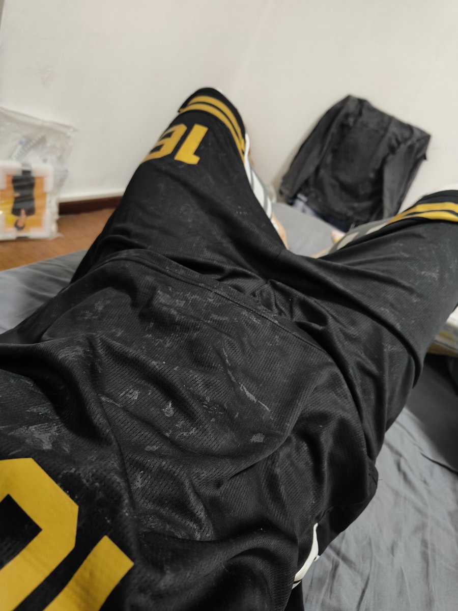 g7g811615's tweet photo. 190的球场男生的球服上竟然满是精斑？
喜不喜欢？ https://t.co/0JoRM1h9Zp