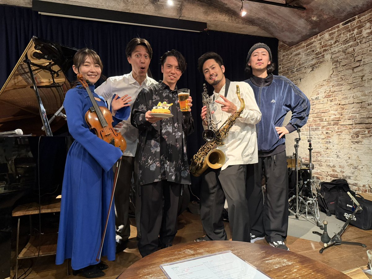 pf_takeuchi's tweet photo. 竹内大輔トリオ+Violin+Saxophone、約1年振りの再演！…今回もアレンジ色々大変でしたが、やはり本番中の高揚感は何ものにも替え難いものがありました。久し振りの新曲は最初からこの5人のサウンドをイメージして作曲。また新たな曲が成長していくのも楽しみです。どうもありがとうございました！ https://t.co/4yA6GpXyYu