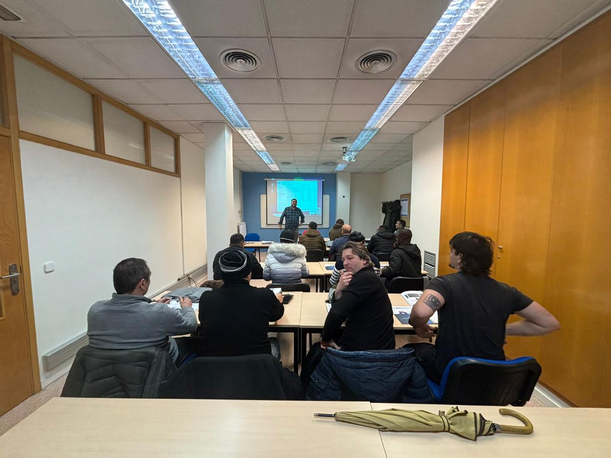 IDFOGirona's tweet photo. #Figueres, #Girona i #LloretdeMar, poblacions que inicien el mes de #febrer amb formacions 💯% #subvencionades per @ocupaciocat i @fpo_continua de #Francès, #carretons amb càrrega de #voladís i #català A.2.1. https://t.co/oOj7rNU4q4
