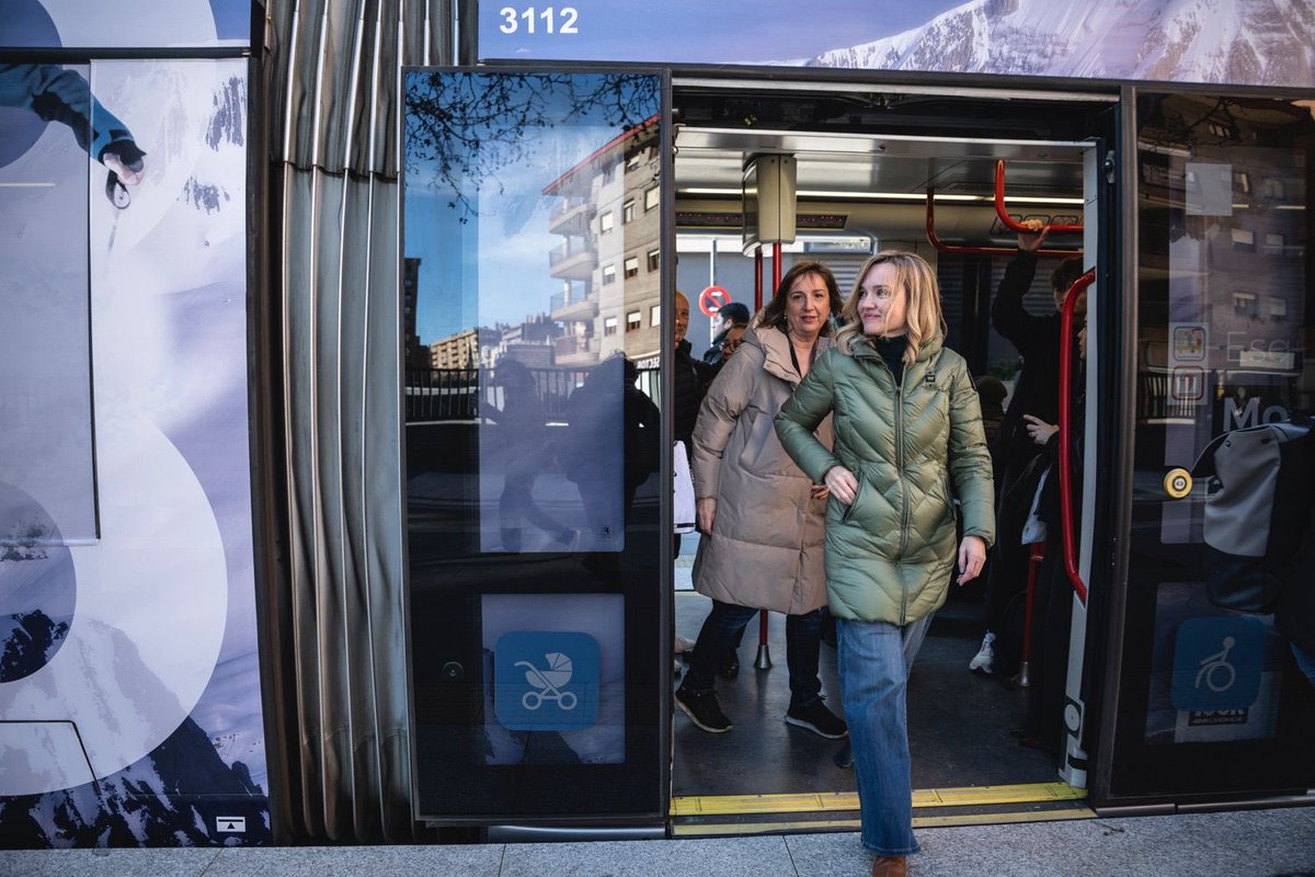 Pilar_Alegria's tweet photo. El transporte importa. La gente necesita mejores conexiones y servicios. No solo en las capitales, también con el territorio. 

#PorAragón #PorTusDerechos 

https://t.co/vQkpWGIvyH https://t.co/PjZawicr3Q