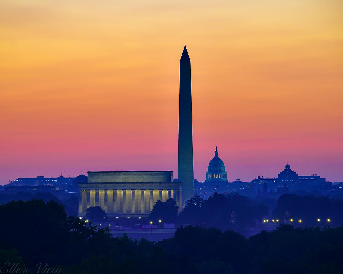 washingtondc's tweet image. Even during a government shutdown, #DCisOpen. ✨

✅ Metro runs as usual
✅ @Smithsonian museums, zoo &amp;amp; @NatlParkService sites are open during this shutdown
✅ Select federal sites like @USNatArchives may be affected

🔗 Find updates: washington.org/dcisopen

📸: ellesview22 / IG