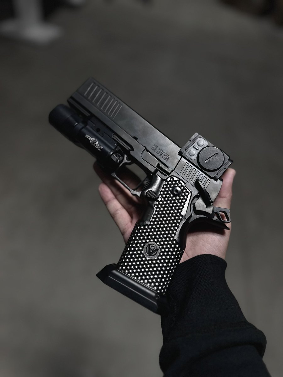 Rainier Arms tweet media