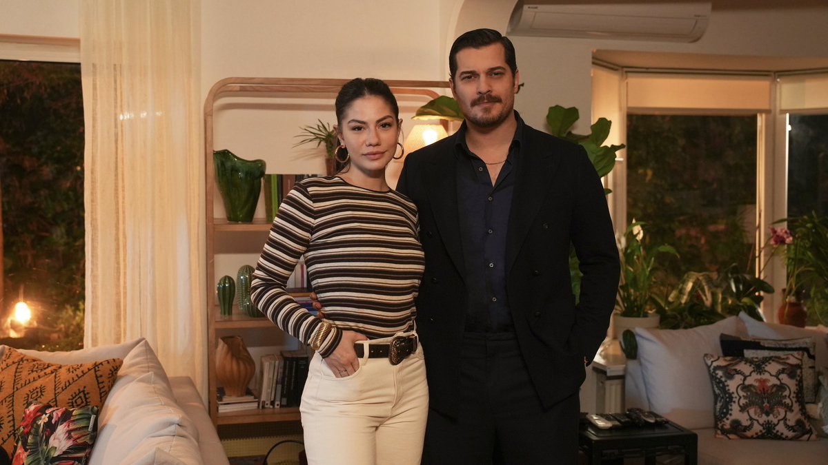 Eşref ve Nisan'ın bu fotoğrafta bana hissettirdiği en güçlü his, gürültüsüz ve filtresiz, kocaman bir masumiyet. Bayıldım.