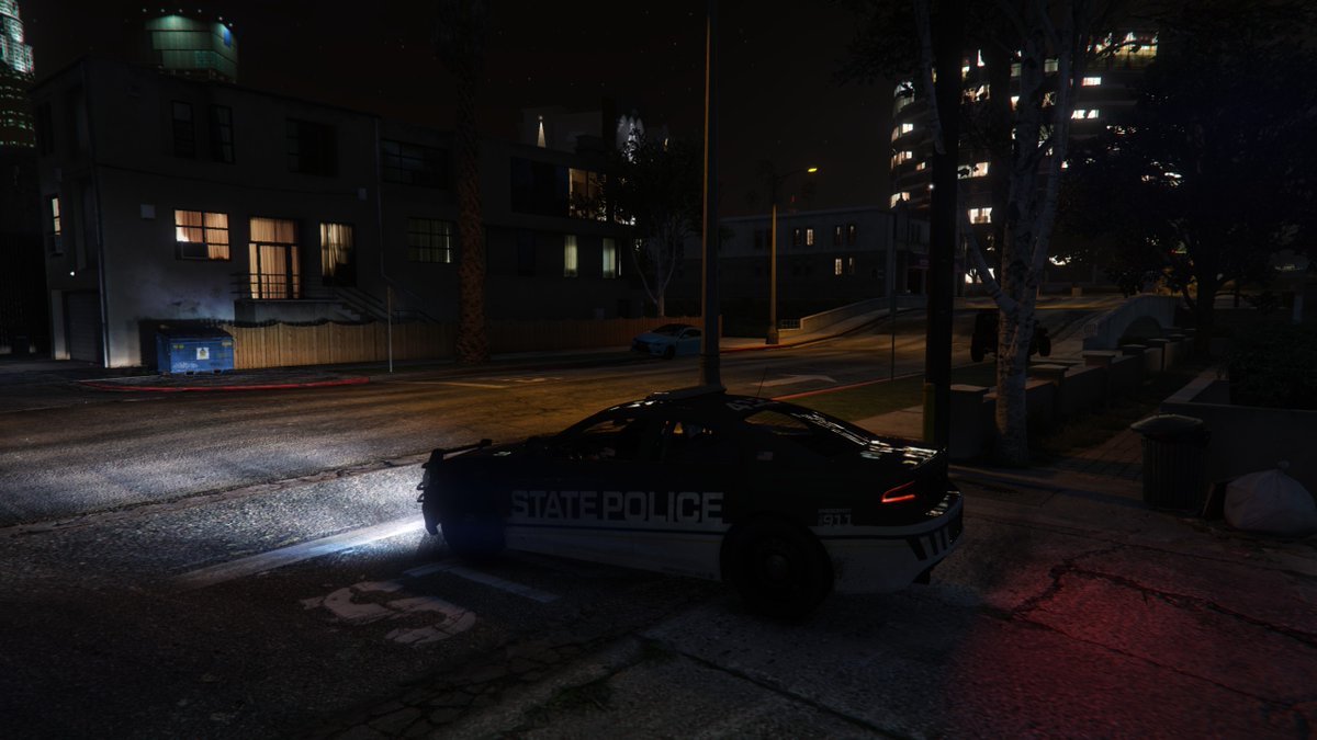 Davis unterwegs mit der State Police, was hält die Stadt heute für uns bereit? Wieder Klopperei an der Yin Yang Tankstelle? Finden wir es heraus: twitch.tv/xdanidii. #LuckyV