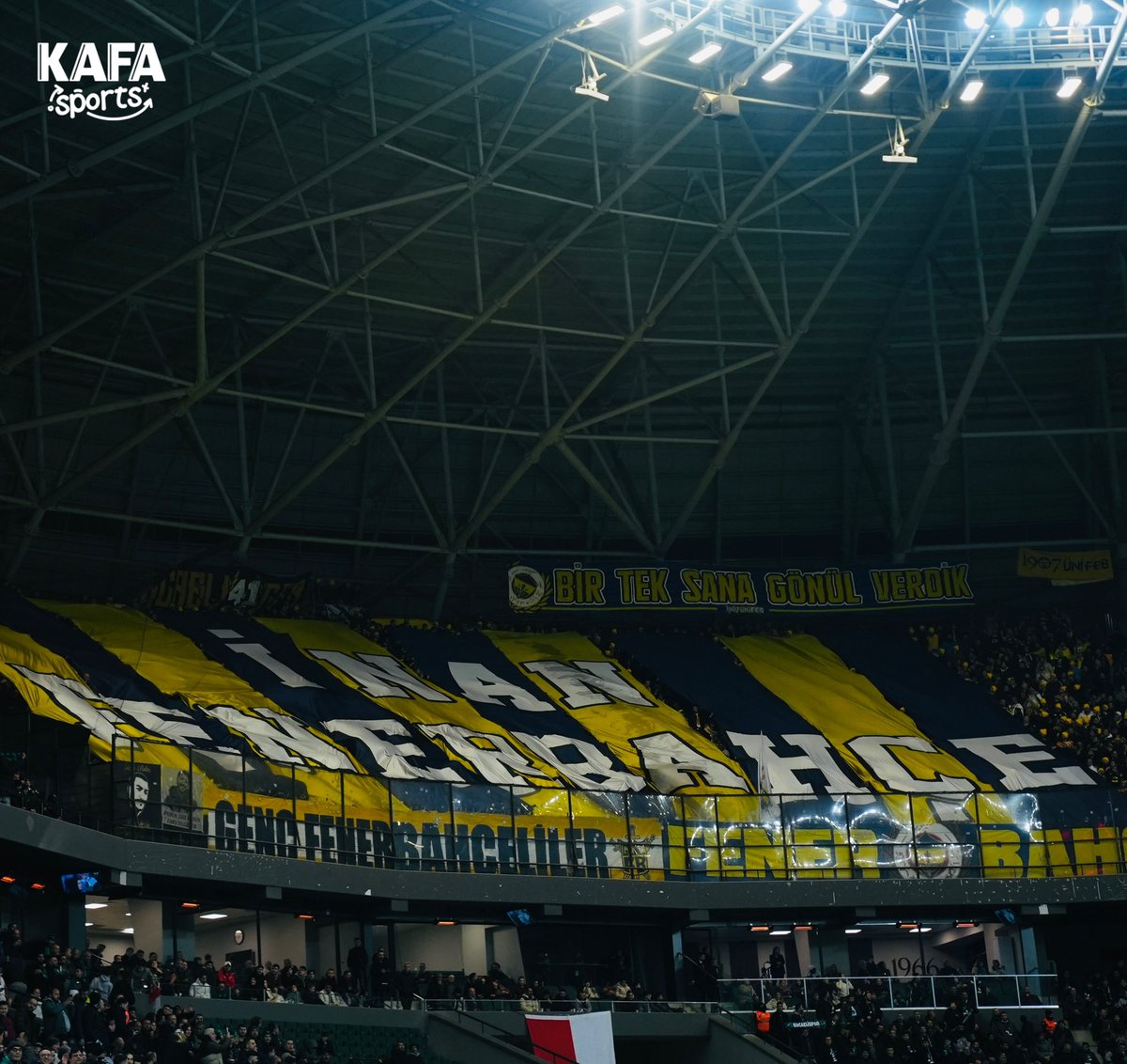 TekYolFener's tweet image. Fenerbahçe deplasman tribününde açılan pankart: "İnan Fenerbahçe!"