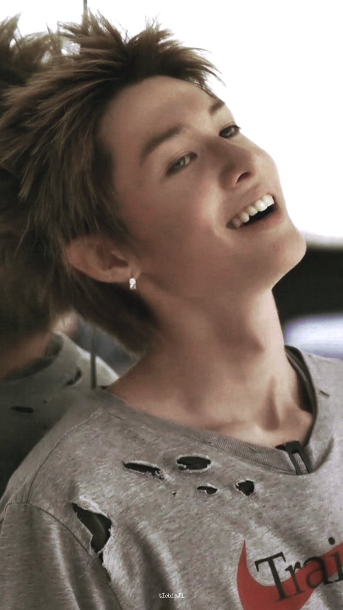 tIebiaJi's tweet photo. even when he’s tired.. still has such a lovely smile…
#martin #마틴 https://t.co/eoYhQKLEmy
