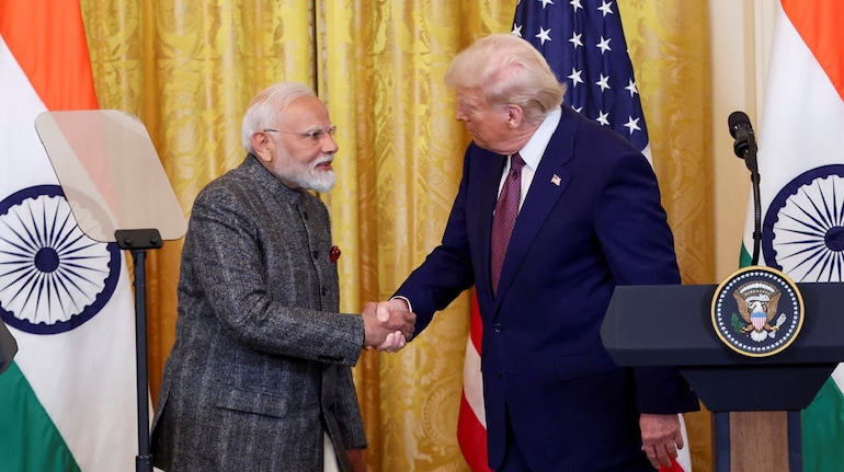 🇺🇸🇮🇳 BREAKING: Big trade shift

India agrees to cut tariffs on U.S. goods to 0% and halt Russian oil imports.

In return, the U.S. will lower tariffs on India from 25% → 18%. 🔥