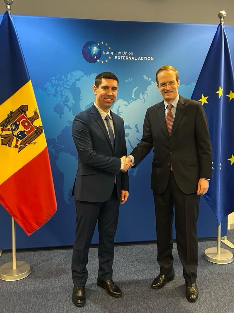 Charles Fries tweet media