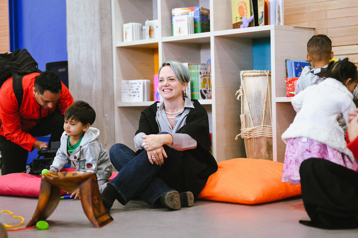 IsabelSegoviaO's tweet image. 2️⃣ El llamado es para que todas las niñas y los niños menores de 6 años, que aún no están matriculados, accedan a uno de los 30 mil cupos disponibles que ofrecemos entre @Educacionbogota e @integracionbta. Pueden hacerlo ingresando a la página
delamanocontigo.gov.co y desde el…