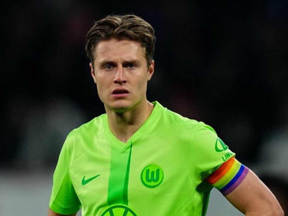 Galatasaray'ın kültürüne yakışır oyuncu değil. Lgbtliyi destekleyen oyuncu istemiyorum <a href="/GalatasaraySK/">Galatasaray SK</a>