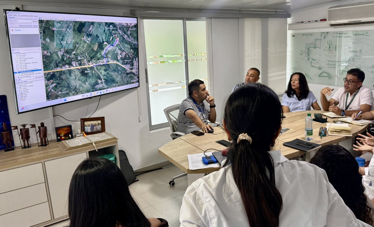 edesaesp's tweet photo. ¡Seguimos construyendo futuro! 💧🏥
Realizamos una visita técnica para definir el recorrido de la línea exprés de agua potable que abastecerá el nuevo Hospital de La Paz en Cumaral, garantizando agua y saneamiento para el desarrollo y bienestar de la región. 🌱✨ https://t.co/YwiPXbTeBt