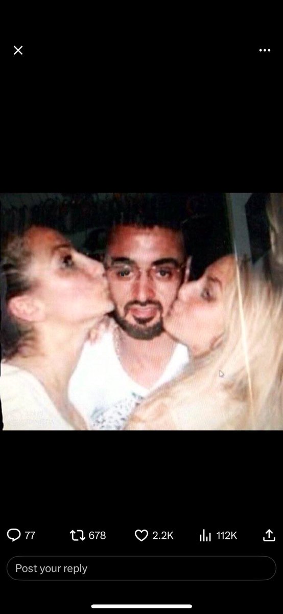 GhulammaluhG's tweet photo. @rkmtimes Picture is a fake edit. Side by side comparison. https://t.co/GQpmCyOGX0