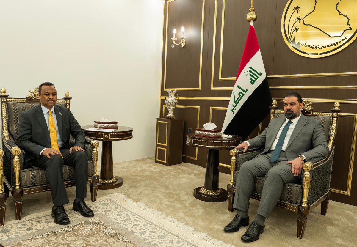 رئيس مجلس النواب يستقبل القائم بأعمال جمهورية الصومال الفيدرالية

استقبل رئيس مجلس النواب السيد هيبت الحلبوسي، اليوم الاثنين، القائمَ بأعمال جمهورية الصومال الفيدرالية عبد الفتاح شيخ أحمد.

حيث سلَّم القائم بالأعمال رسالة تهنئة من رئيس مجلس الشعب الصومالي إلى رئيس مجلس النواب