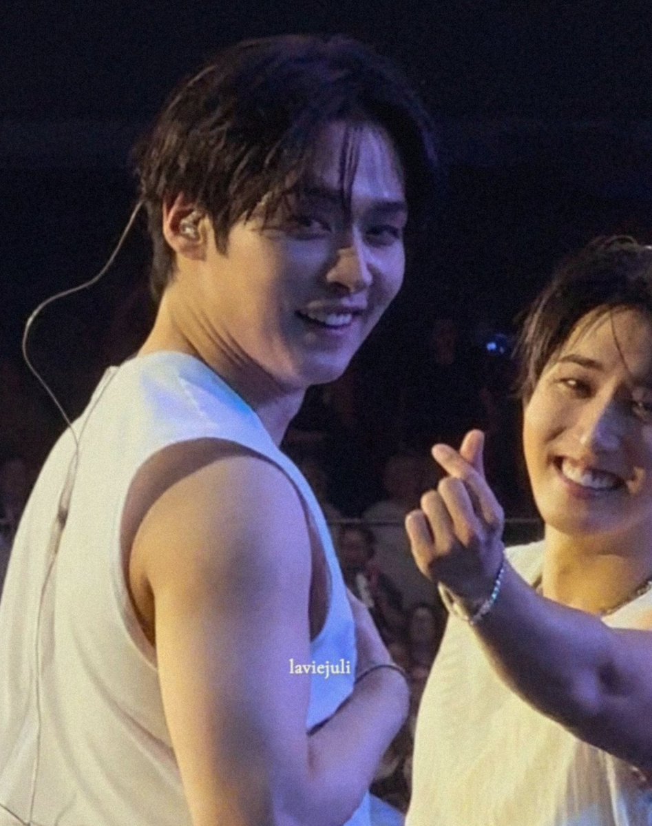 hanniesdaddy's tweet image. minho is like “did you see that? that heart’s for me. he’s mine, bitch ㅋㅋㅋ”