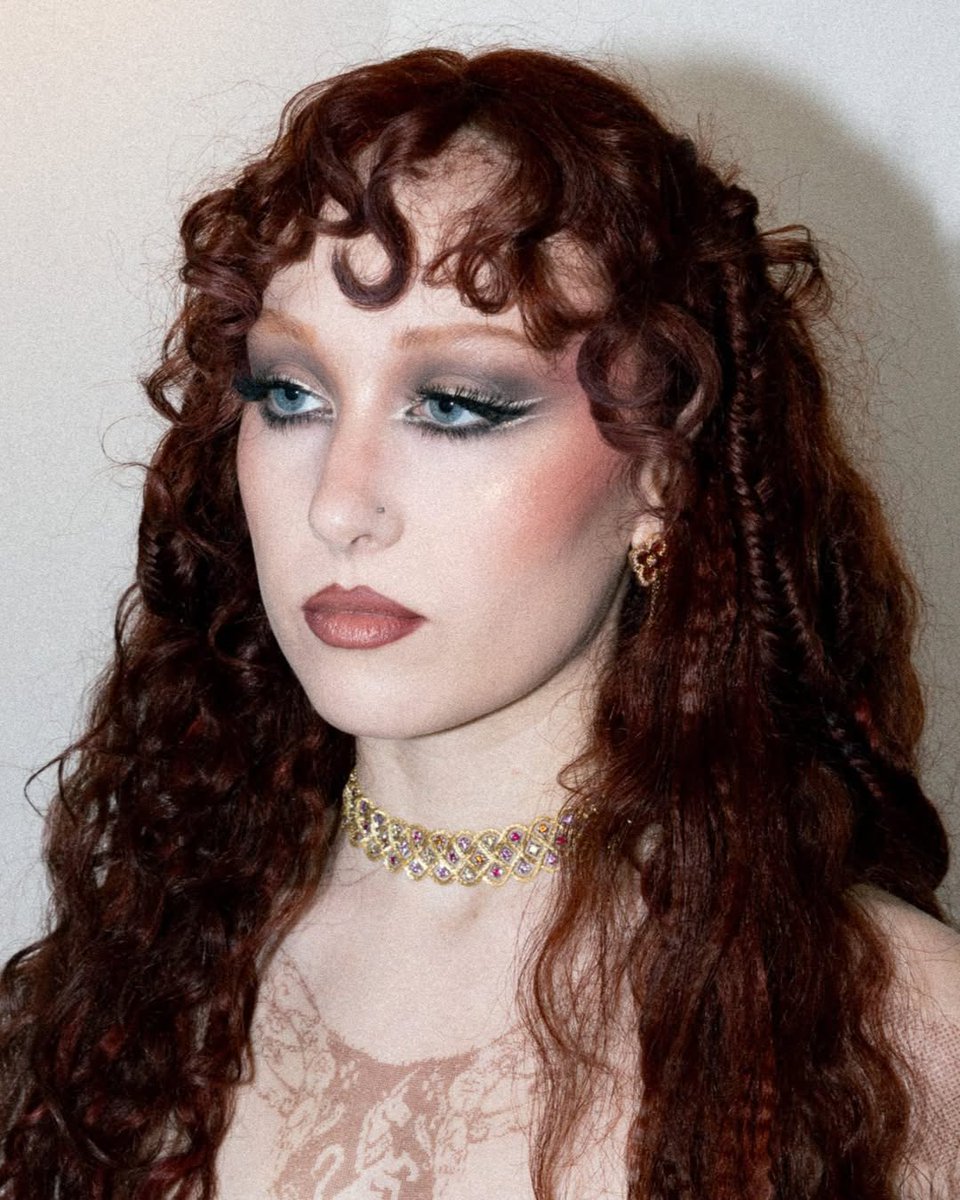 dailyroan's tweet image. chappell roan STUNS in new behind the scenes photos from the 2026 grammys last night!