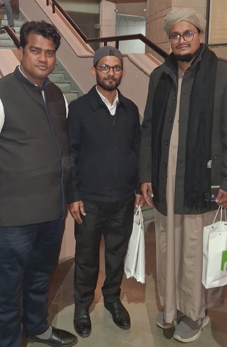 #New_Delhi में मिल्लत टाईम्स <a href="/Millat_Times/">Millat Times</a> के दस वर्ष पूरे होने पर आज इंडिया इस्लामिक कल्चरल सेंटर #IICC में आयोजित कंक्लेव प्रोग्राम में शिरकत मौके पर फ़िरोज़ाबाद से आये मुफ़्ती ए.एम. काज़मी सहाब और <a href="/faizulhaque95/">Mr.Haque</a> <a href="/drmerajhusain/">Dr.Meraj Hussain</a>
भाई से मुलाकात हुई।
<a href="/zakir_bharti/">Zakir Bharti</a> 
<a href="/Razia_Bharti/">Razia Bharti</a>