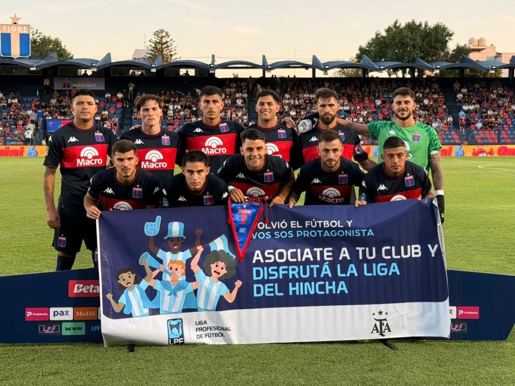 LigaAFA's tweet photo. Volvió el fútbol argentino y vos podés ser protagonista.
#Asociate a tu club.
#LPFSolidaria https://t.co/THGCdNXIA8