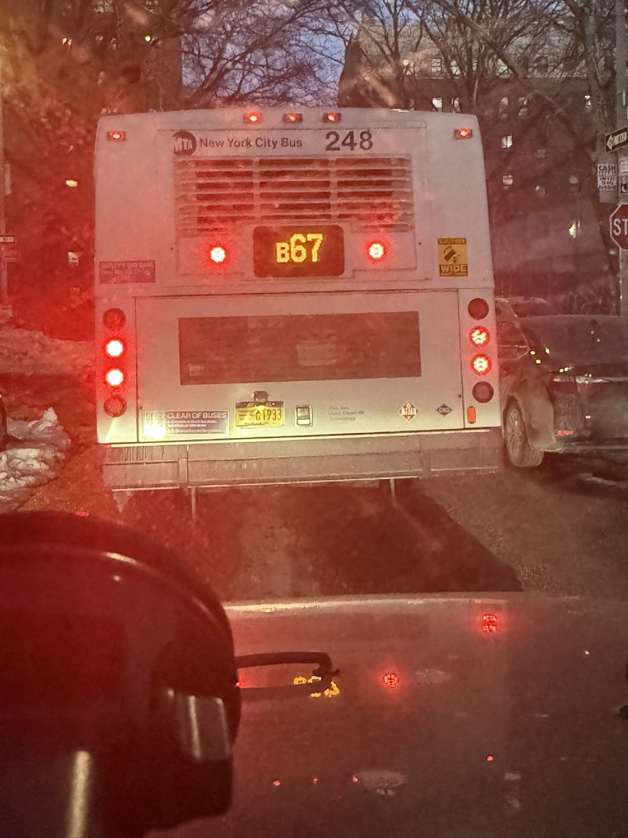 Jnrob28's tweet photo. @MTA your bus driver has been blocking a one way street for 20 minutes. He is refusing to move. https://t.co/Xabijd97wz
