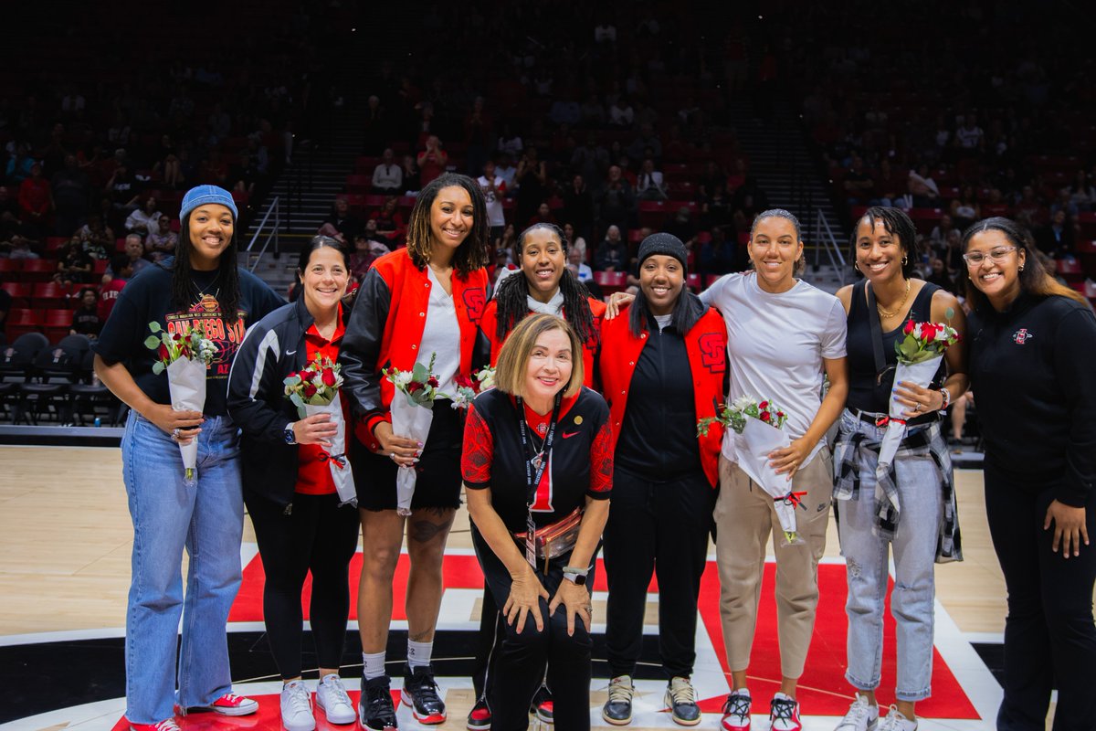 Aztec_WBB's tweet image. Had some legends in the building Saturday as we celebrated the 16th anniversary of the 2009-10 Sweet 16 team! #aztecsforlife❤️🖤