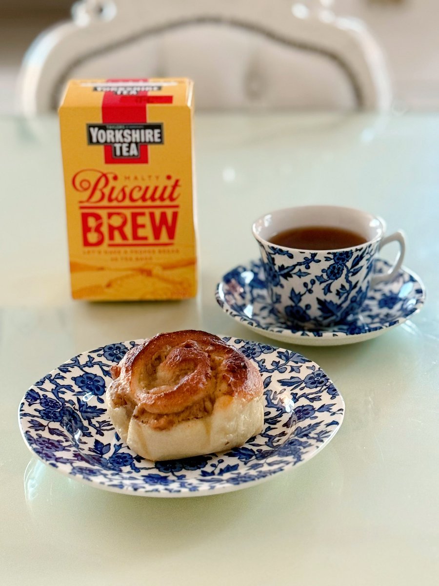 おはようございます。
他にも紅茶がありすぎてやっとこの紅茶を飲むことが出来たのですがこれ美味しい〜😍
ほんとにビスケットの香り🍪
実は昨日ノッテのグッズが買えずちょっとしょんぼりしてたのですが反面色んな方に必要とされてるグッズなんだなと嬉しくもあり🦢
今日も幸せな朝です🫶
 #羽生結弦