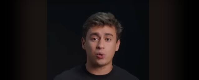 PedroRonchi2's tweet photo. Adivinha quem gravou vídeo atacando o Padre que criticou a marcha para Brasília? Depois dizem que a esquerda que persegue cristãos. https://t.co/33skMGzsnA