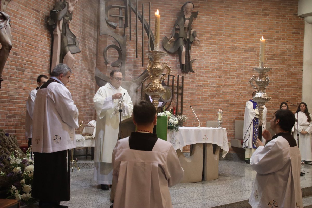 Ayer, la devoción se hizo tangible a los pies de María Santísima Reina de los Ángeles. En este segundo día de Triduo, nos sentimos profundamente conmovidos por el calor de todos los hermanos, fieles y corporaciones que llenasteis...

instagram.com/p/DURQmMcjOkH/…