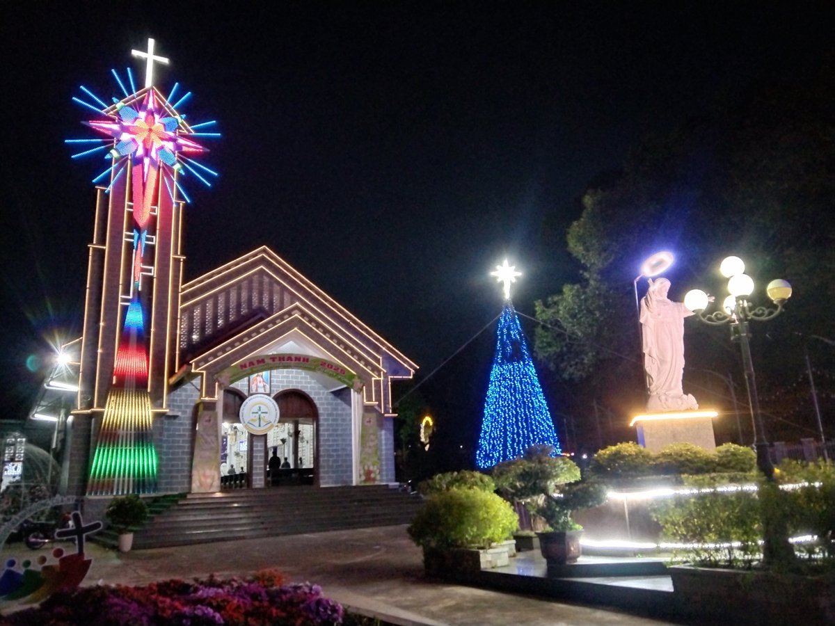 Đêm bên thánh lễ cầu nguyện cho thiên hạ thái bình.