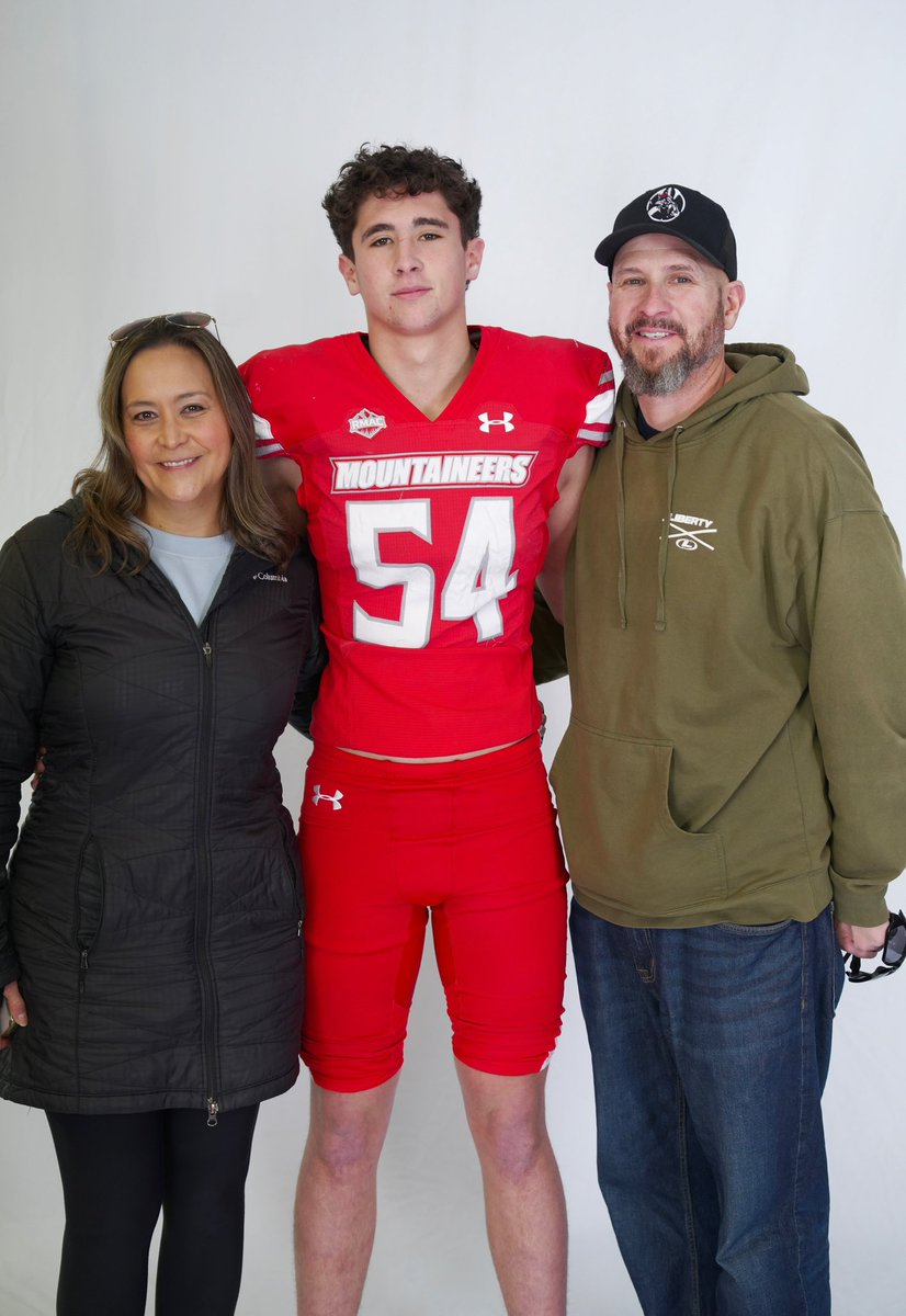 LandonMill9049's tweet photo. Thank you @joemclain13  @Jas_Bains_12 and @JGonzo_24 for the great official visit had a great time. https://t.co/aeRym83UK2