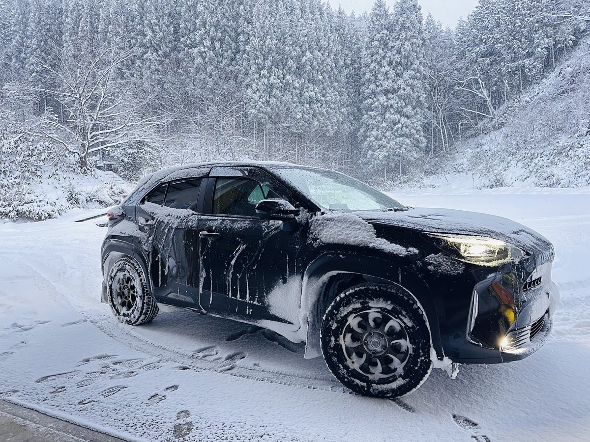 ktsnow0123's tweet photo. スノーモード最高👏
#ヤリスクロス #雪 https://t.co/fcx7Q6K9A4
