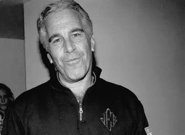 تصفحوا الدفاتر الملوثة، وابحثوا في قوائم الخزي.. هل وجدتم لزعماء #ايران ذكراً في ملفات "إبستين"؟
وهل لمحتم لقادة المقاومة في #لبنان أو فلسطين، في العراق أو #اليمن خيالاً في تلك الصور المشينة؟
فهل أدركتم من هم أولئك الذين يُسمَّون ملوكاً وشيوخاً وأمراء؟
أيّ دركٍ من السقوط هذا🤔؟!