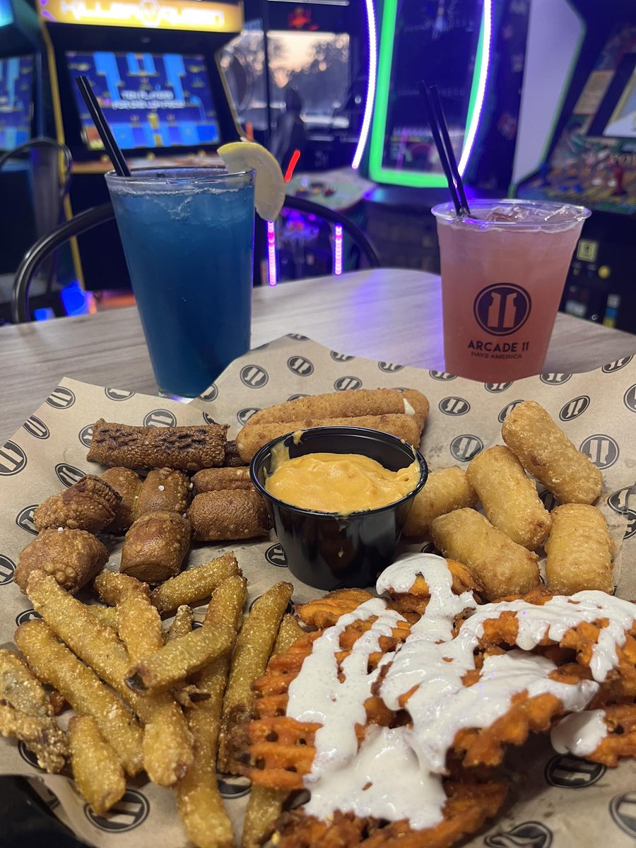 Arcade_11's tweet image. 🎉 Get ready to raise a toast to our amazing Happy Hours! Join us every weekday from 3pm-5pm and 8pm-10pm for HALF OFF all appetizers! 🍻 Don't miss out on this awesome deal! #HappyHour #Cheers #Discounts #AppetizersGalore 🥳